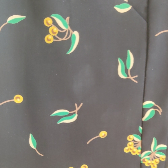 Floral Print Black Sleeveless Top - Picture 2 of 4